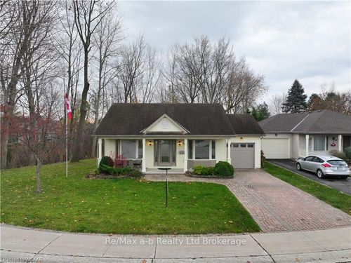 11 Mcdonald Crt, Tillsonburg, ON, N4G5L8 | Card Image