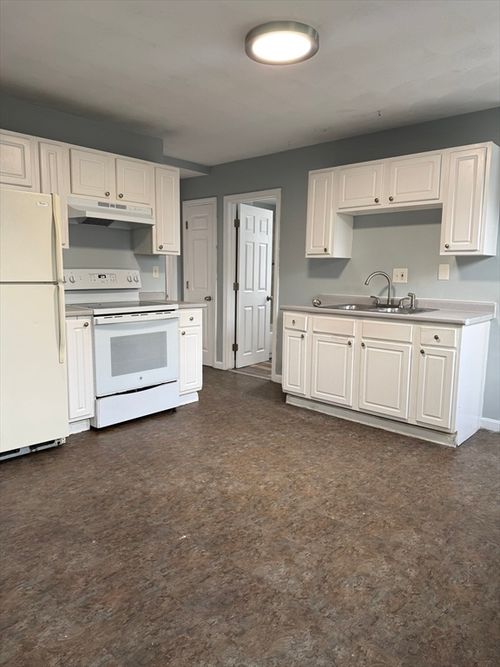 2r-131-133 Ledge St, Providence, RI, 02904-1532 | Card Image