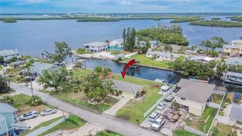 814 Seabreeze Dr, RUSKIN, FL, 33570-2803 | Card Image