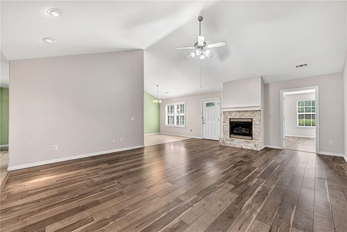 107 Fox Run Cir, Centerton, AR, 72719-9405 | Card Image