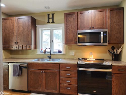 129 K Ave E, Oskaloosa, IA, 52577-1813 | Card Image