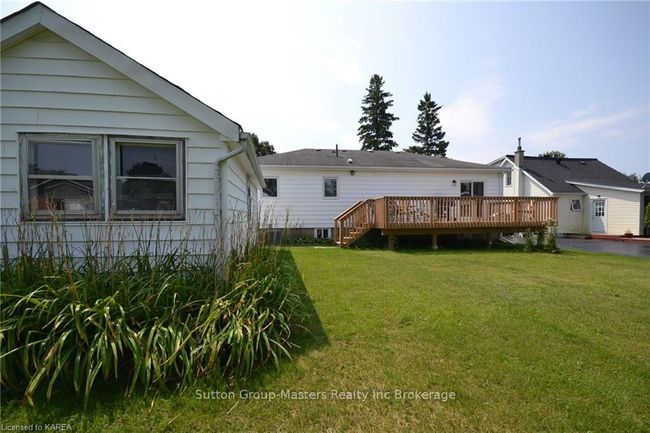 1038 Woodbine Rd, House other with 3 bedrooms, 3 bathrooms and 5 parking in Kingston ON | Image 31