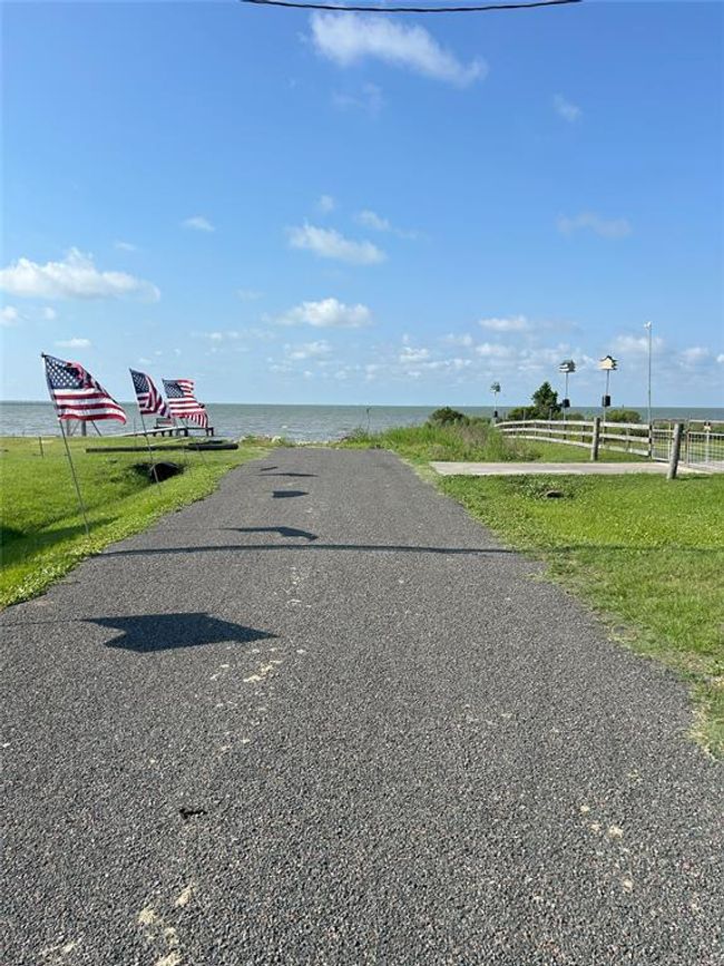 231 Bayshore Rd, House other with 2 bedrooms, 2 bathrooms and 2 parking in Anahuac TX | Image 15