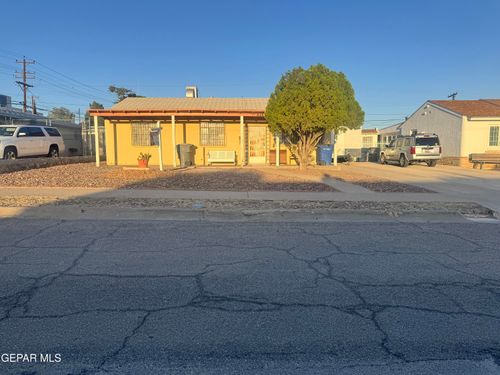 828 Olson St, El Paso, TX, 79903-4823 | Card Image