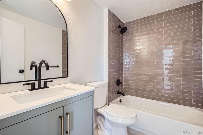 Upper level Bath | Image 17