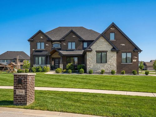 7844 Northwoods Ct, Frankfort, IL, 60423-9219 | Card Image