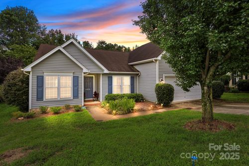 1433 Moss Creek Dr, Harrisburg, NC, 28075-8701 | Card Image