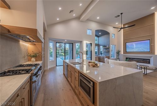 8800 Lusso Ct, Las Vegas, NV, 89134-6190 | Card Image