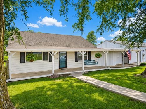 23151 207th St, Tonganoxie, KS, 66086-4146 | Card Image