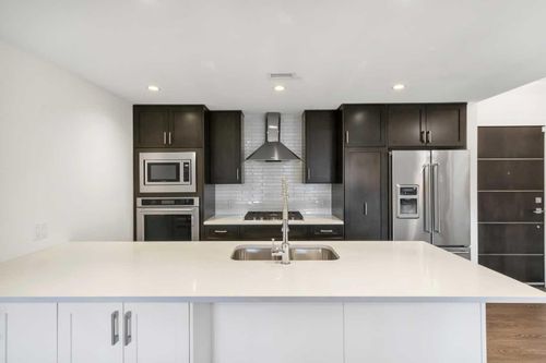 106-3320 3 Ave Nw, Calgary, AB, T2N0L9 | Card Image