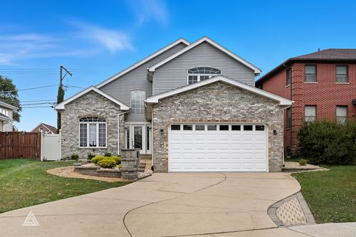 9704 W Shore Dr, Oak Lawn, IL, 60453-2960 | Card Image