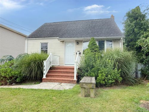 449 N Indiana Ave, Lindenhurst, NY, 11757-3424 | Card Image