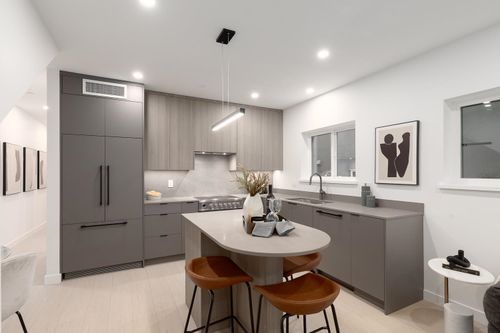 204-2329 34th Ave E, Vancouver, BC, V5R2S6 | Card Image