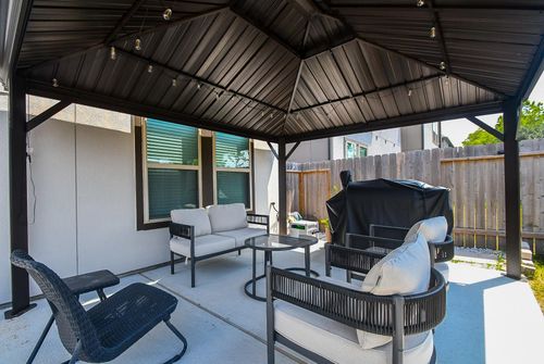 4007 Centre Glen Dr, Houston, TX, 77043-4326 | Card Image