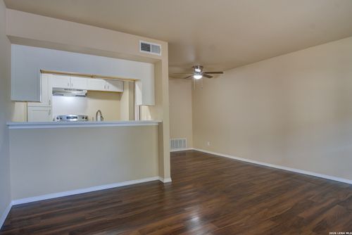 apt-814-8702 Village Dr, San Antonio, TX, 78217-5406 | Card Image