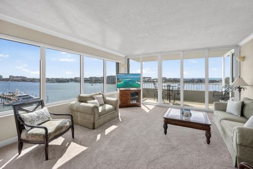 a501-320 Harbor Blvd, Destin, FL, 32541-2360 | Card Image