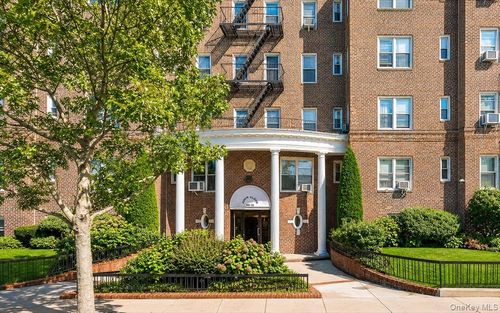 202-110-35 72nd Rd, Forest Hills, NY, 11375-5415 | Card Image