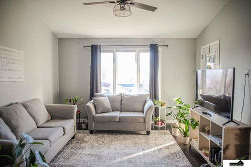 6805 Hawkins Bnd, Lincoln, NE, 68516-1543 | Card Image