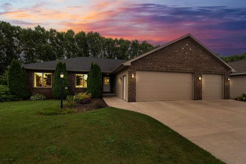 290 Royal St Pats Drive, WRIGHTSTOWN, WI, 54180 | Card Image