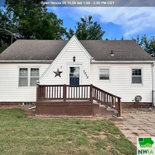 2858 Center St, Sioux City, IA, 51103-1902 | Card Image