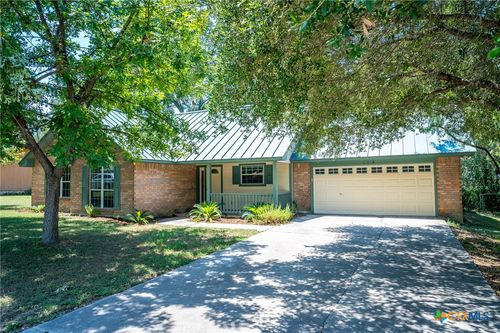114 Tanglewood Dr, Seguin, TX, 78155-7259 | Card Image
