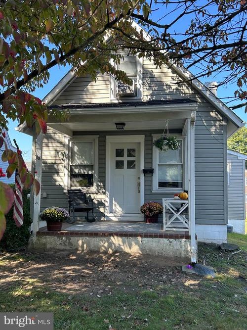 88 4th Ave, BROOMALL, PA, 19008-2409 | Card Image