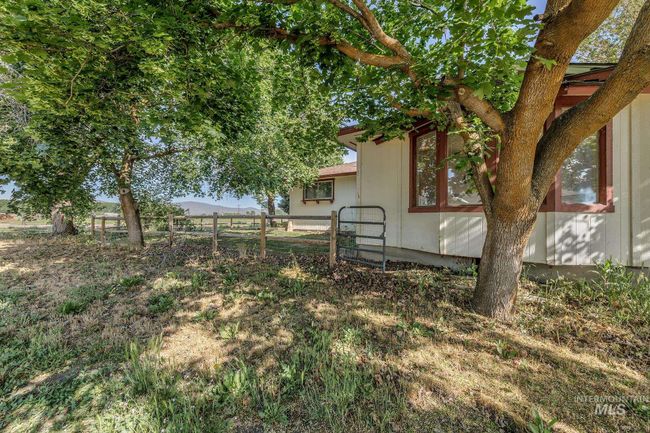 South side of the yard | Image 40