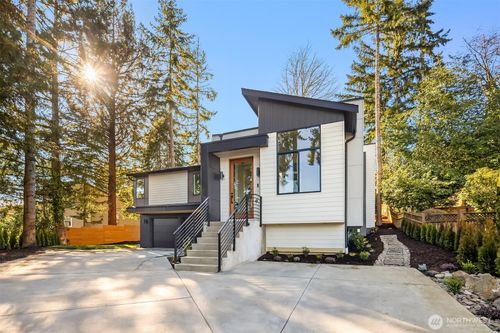 2109 129th Ave Se, Bellevue, WA, 98005-3937 | Card Image