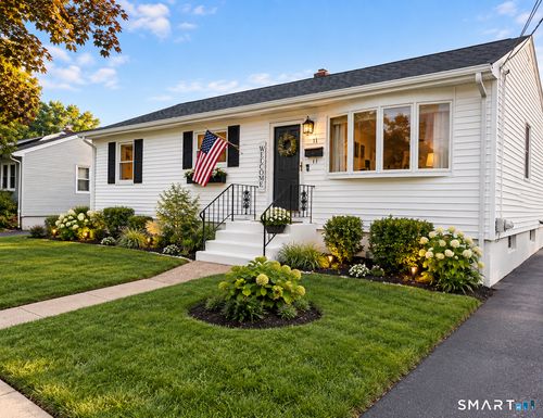 11 Laura Ln, New Haven, CT, 06512-2724 | Card Image