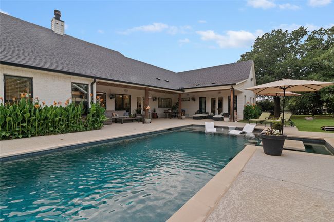 This pool has it all! | Image 32