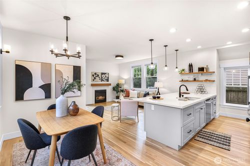 b-707 21st Ave, Seattle, WA, 98122-4765 | Card Image
