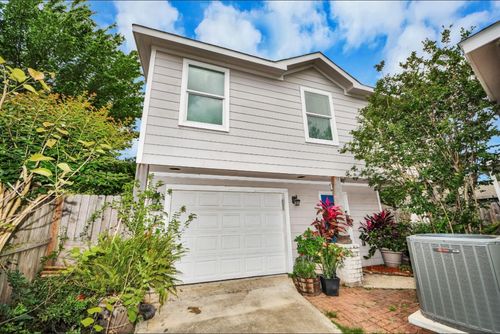 109 N Eastwood St, Houston, TX, 77011-2013 | Card Image