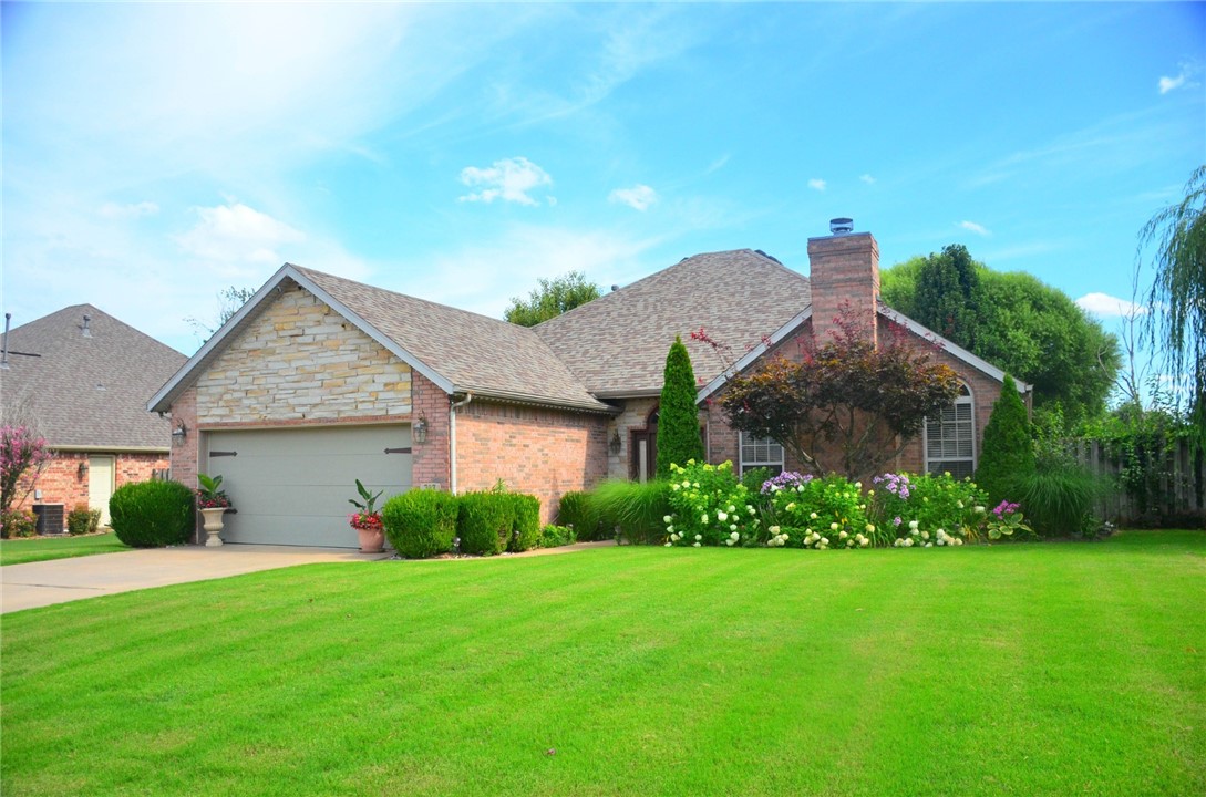 Chateau Ave, Springdale, AR 72764