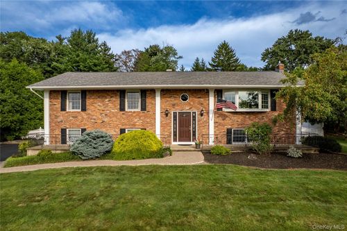 619 Russet Rd, Valley Cottage, NY, 10989-1625 | Card Image