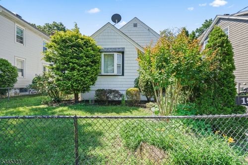19 Sunset Ave E, Red Bank, NJ, 07701-1407 | Card Image
