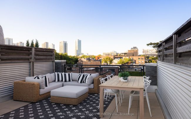 9B Gilead Pl, House attached with 4 bedrooms, 3 bathrooms and 1 parking in Toronto ON | Image 22