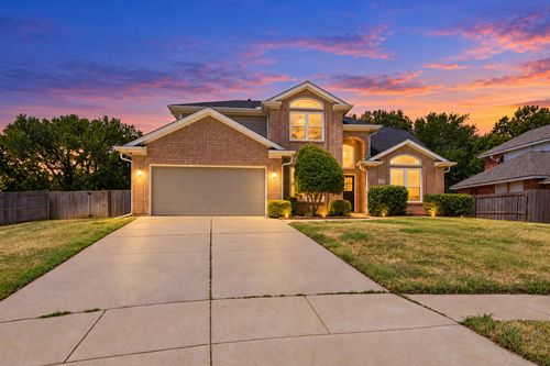 901 Tennison Dr, Euless, TX, 76039-3245 | Card Image