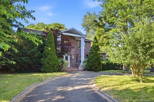 1 Bridle Path Dr, Old Westbury, NY, 11568-1607 | Card Image