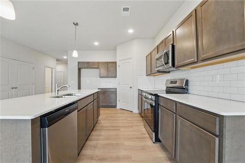 409 Sw Redbud Ct, Blue Springs, MO, 64014-4577 | Card Image