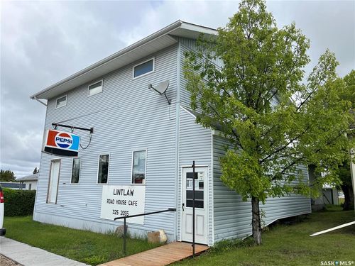 108 1st Ave, Lintlaw, SK, S0A2H0 | Card Image