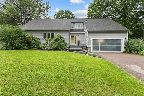 32 Tracy Ln, Shelburne, VT, 05482-6789 | Card Image