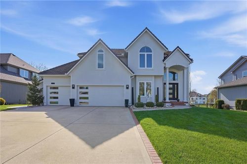 2732 Sw Arthur Dr, Lee's Summit, MO, 64082-4061 | Card Image