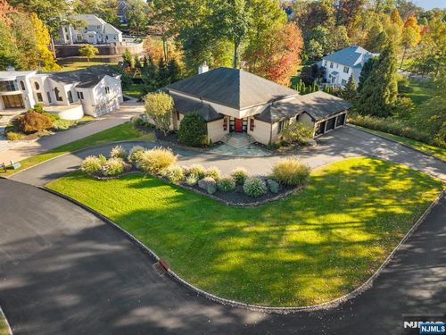 1 Timber Rock Ct, Cedar Grove, NJ, 07009-1356 | Card Image