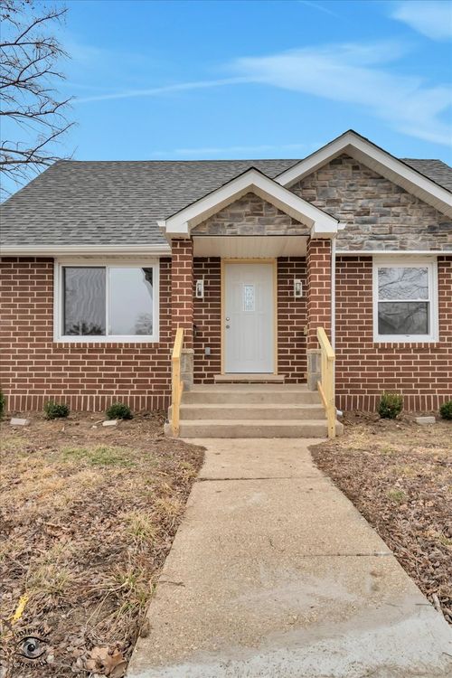 702 S Lincoln Ave, Kankakee, IL, 60901-5536 | Card Image