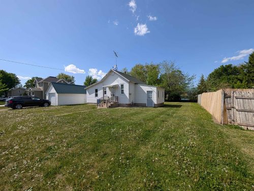 220 4th Ave Se, Cresco, IA, 52136-2034 | Card Image