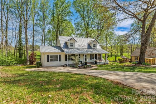 1548 Castell Ln, Hickory, NC, 28601-8137 | Card Image