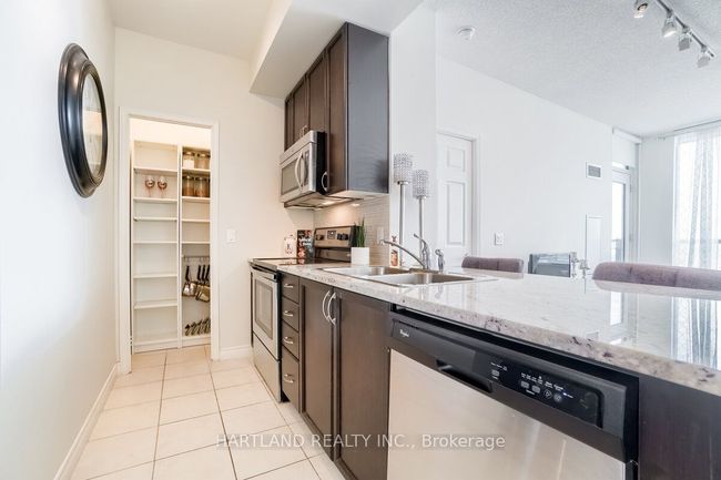 1901 - 339 Rathburn Rd W, Condo with 1 bedrooms, 1 bathrooms and 1 parking in Mississauga ON | Image 4