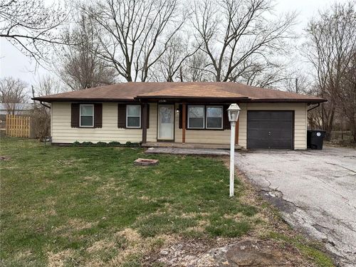 17130 Chula Vista Dr, Belton, MO, 64012-2830 | Card Image