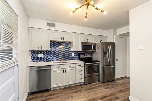 2-4206 64th St, Urbandale, IA, 50322-2858 | Card Image