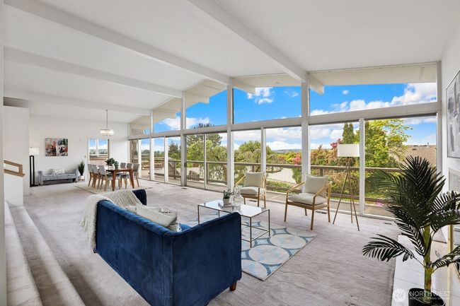 8840 Ne 24 Th St, House other with 5 bedrooms, 4 bathrooms and 3 parking in Clyde Hill WA | Image 5
